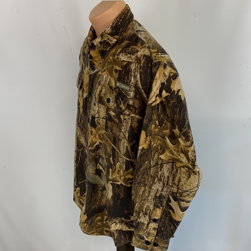 Columbia long sleeve button down collar camo shirt.  M - Picture 5 of 7